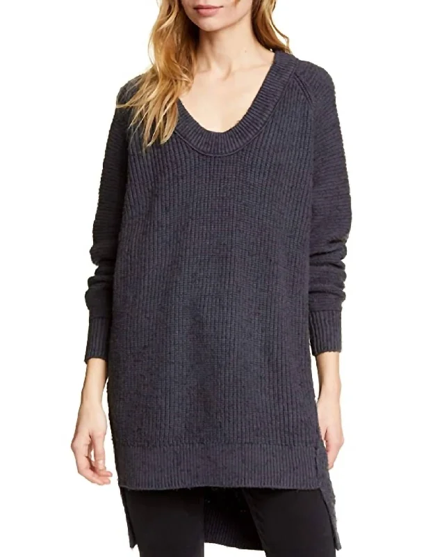 Scoop Pullover Sweater In Charcoal